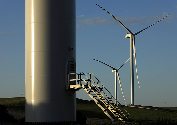 foto Verbund Green Power Iberia y Capital Energy ponen en marcha el parque eólico Loma de los Pinos, en Sevilla, de 39 MW.